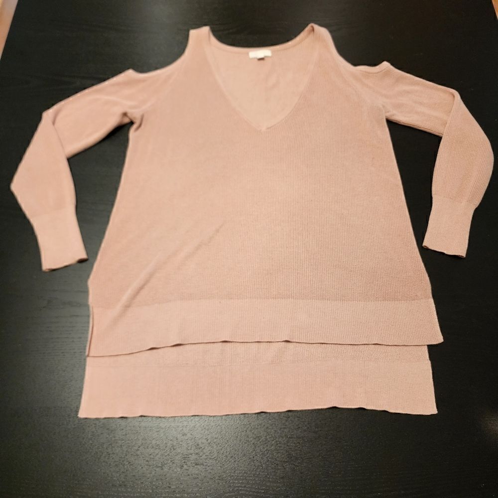 14th & Union Cold Shoulder V Neck Hi Low Long Sleeve Sweater
